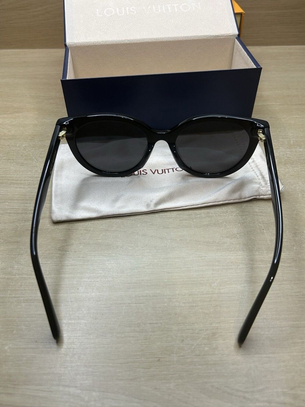 Louis Vuitton Z2130U Monogram Sunglasses - Picture 7 of 14